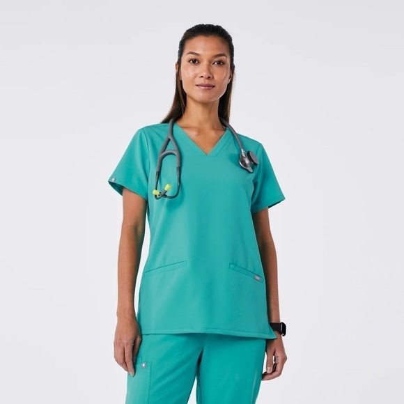 Figs Casma Three-Pocket Scrub Top™ - Size S - Picture 1 of 9